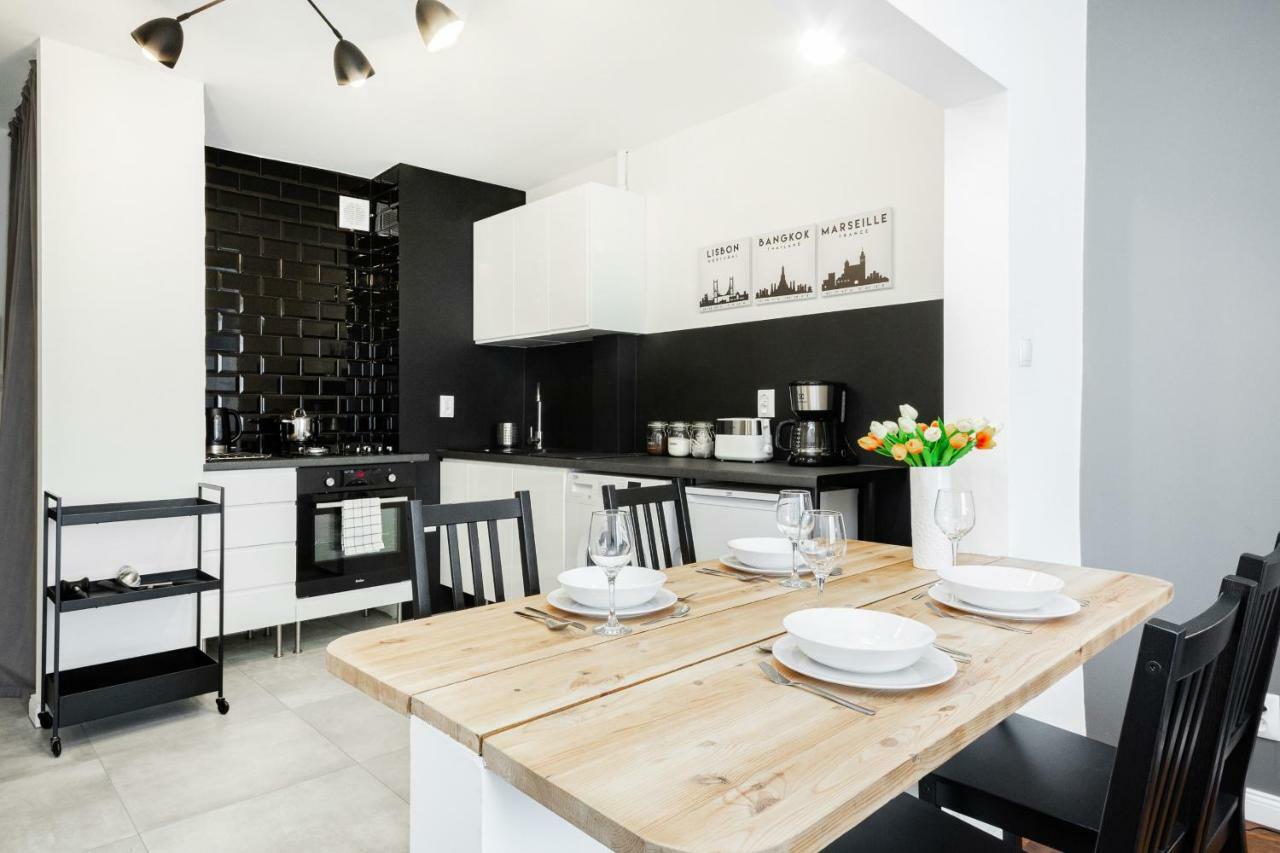 First Central Apartments By Noclegi Renters 바르샤바 외부 사진
