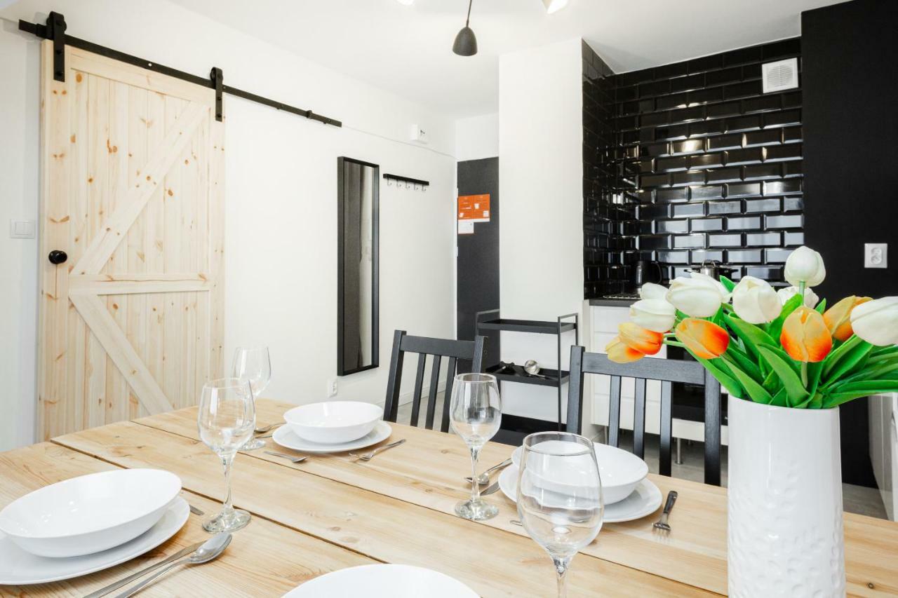 First Central Apartments By Noclegi Renters 바르샤바 외부 사진